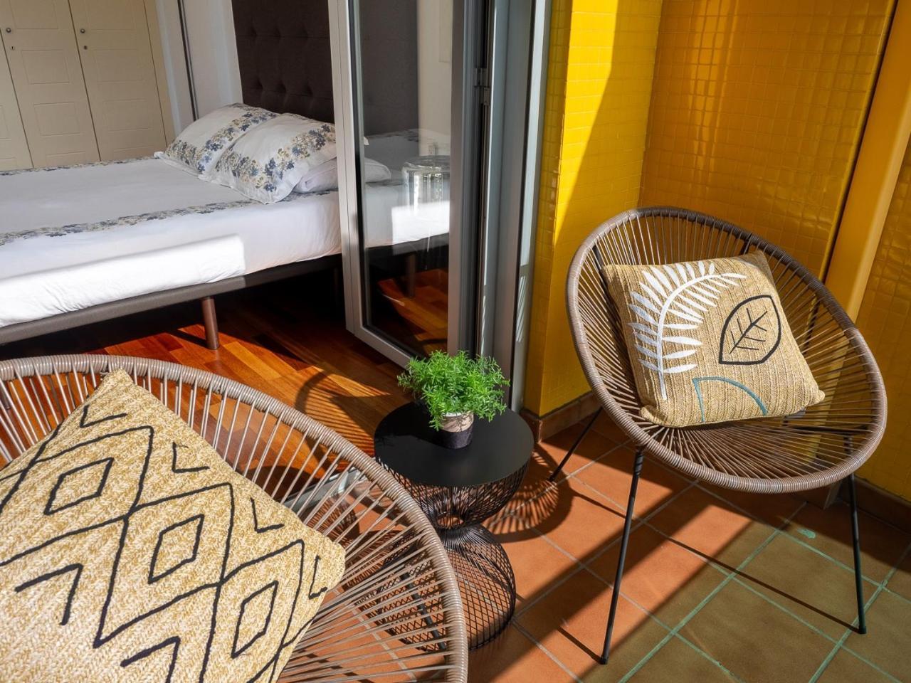 Apartment Abora Garden With Terrace, Pool, Extensive Gardens And Free Parking *