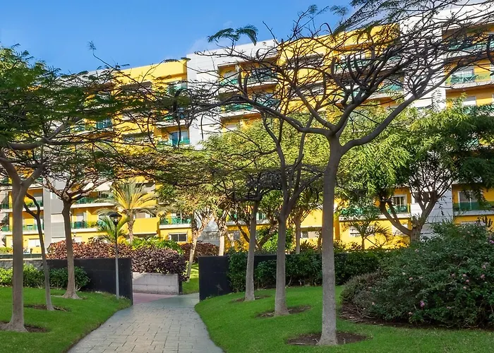 Apartment Abora Garden With Terrace, Pool, Extensive Gardens And Free Parking