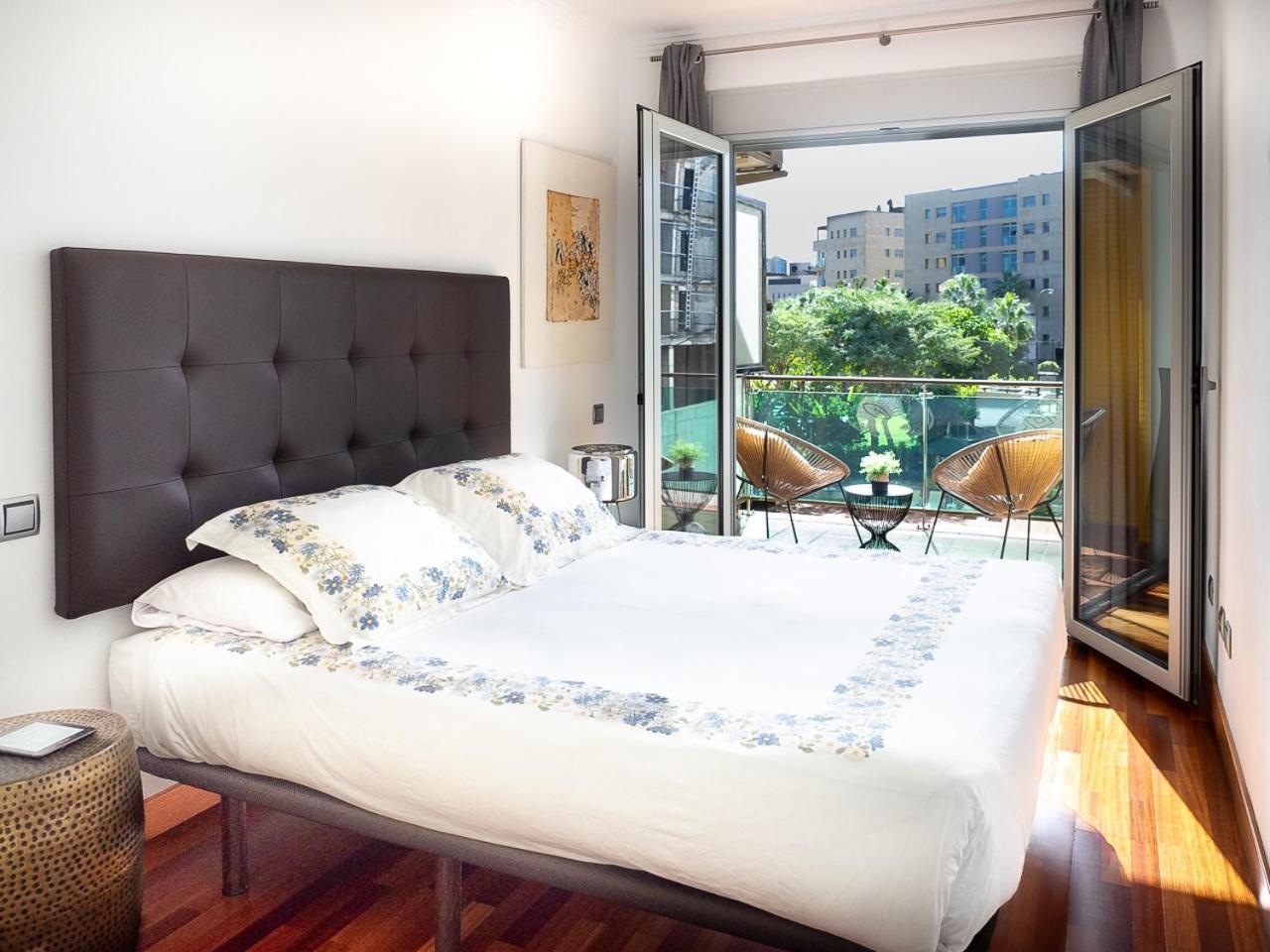 Abora Garden With Terrace, Pool, Extensive Gardens And Free Parking *
