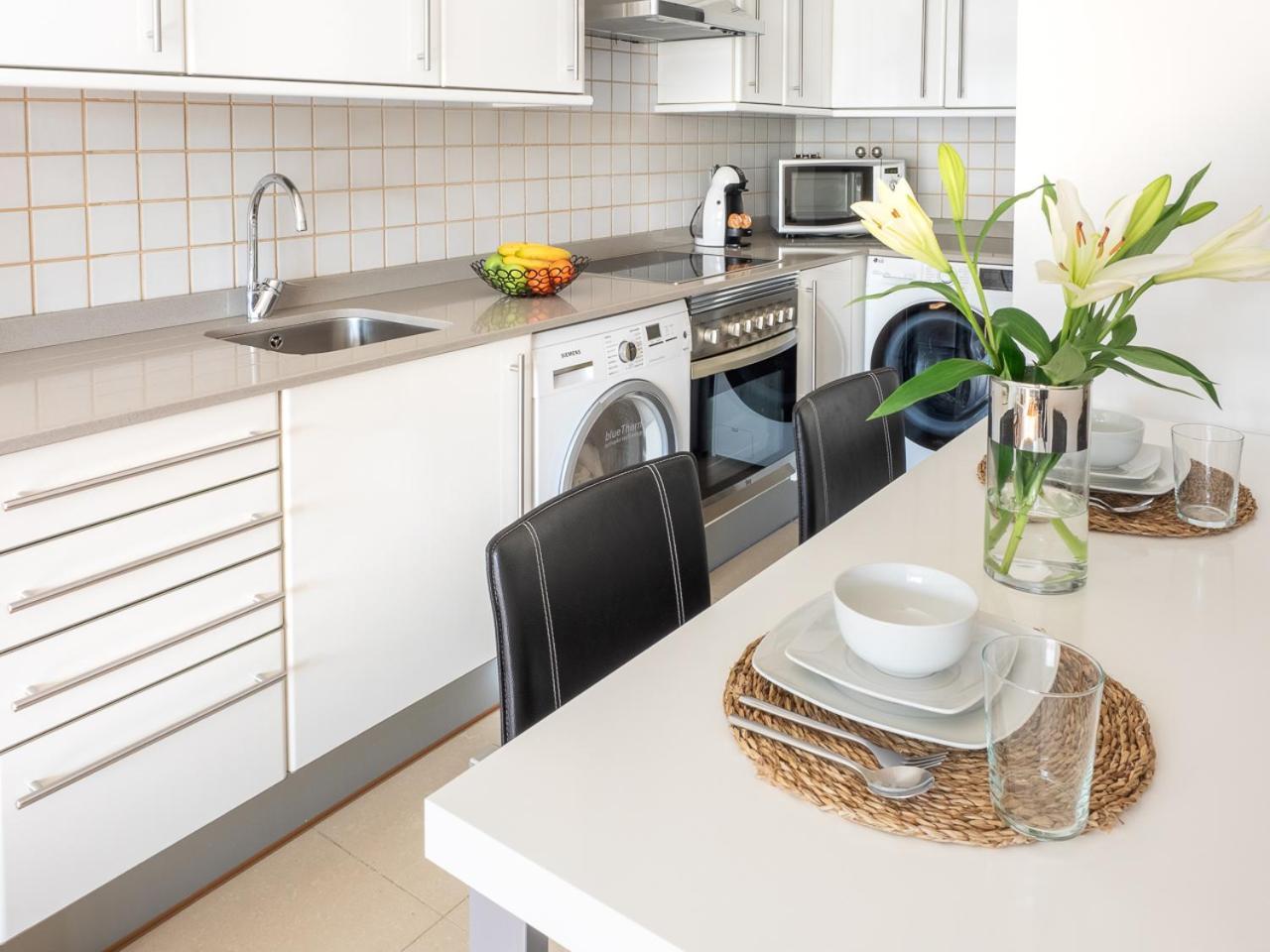 Apartment Abora Garden With Terrace, Pool, Extensive Gardens And Free Parking *